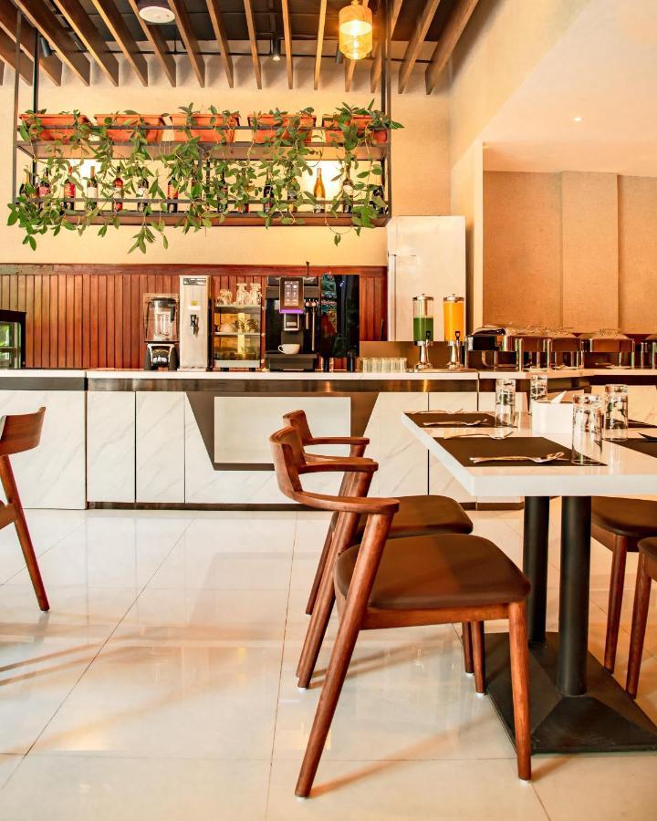 Mila Hotel Катманду Екстер'єр фото